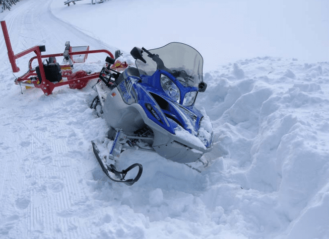 how-to-get-your-snow-groomer-unstuck-from-snow-step-3